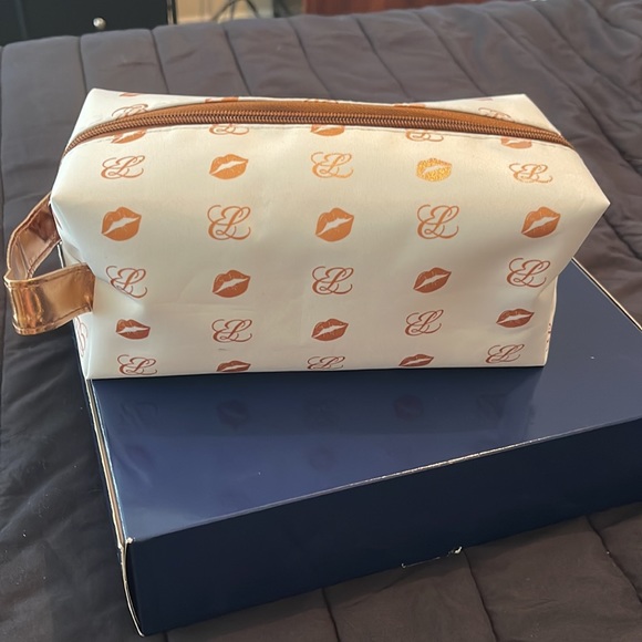 Estee Lauder Red and Gold Eyeshadow Palette Luxurious Shimmer - Picture 6 of 8